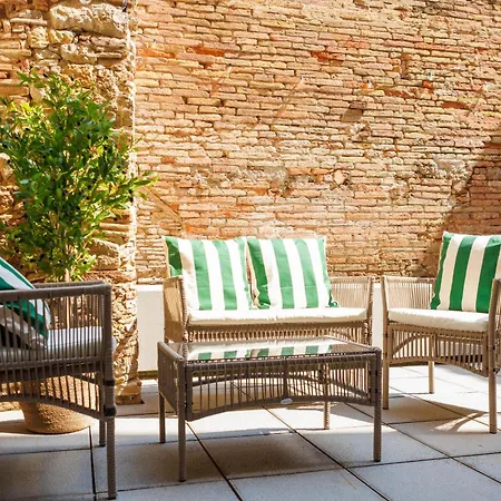 Bravissimo Galligants, Monthly With Parking Apartment