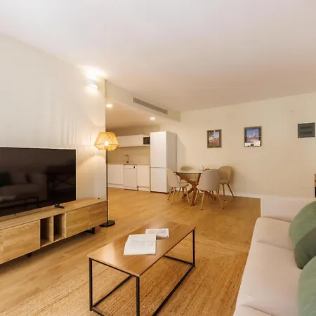 Bravissimo Galligants, Monthly With Parking Apartment